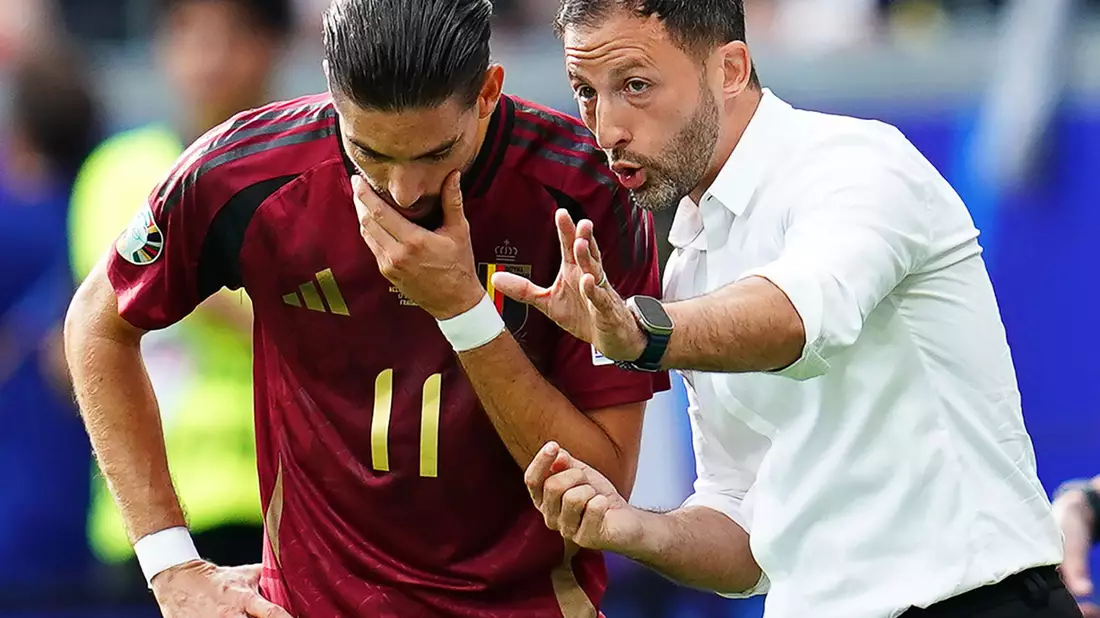 Trainer Domenico Tedesco (r) und Belgien unterlagen der Slowakei in Frankfurt überraschend. - Bild: Uwe Anspach/dpa