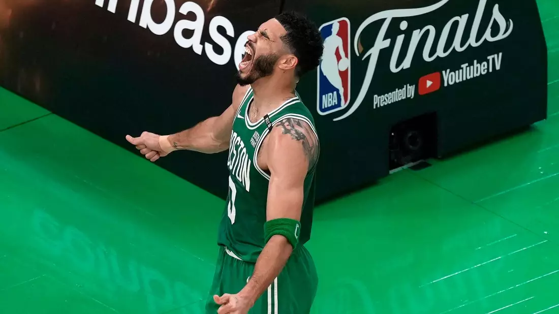 Bei den Celtics war Tatum der beste Werfer mit 31 Punkten. - Bild: Michael Dwyer/AP/dpa