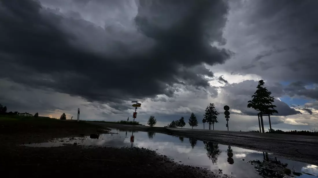 Im Westen und in der Mitte Deutschlands ist mit schweren Gewittern zu rechnen. - Bild: Karl-Josef Hildenbrand/dpa