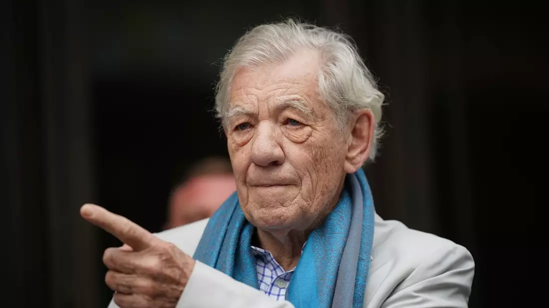 Seine besondere Leidenschaft gilt dem Theater und dem Schriftsteller William Shakespeare: der Schauspieler Ian McKellen. - Bild: Yui Mok/Press Association/dpa