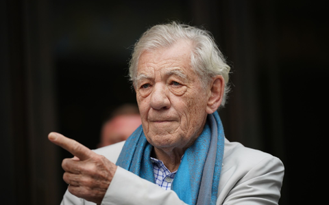 Seine besondere Leidenschaft gilt dem Theater und dem Schriftsteller William Shakespeare: der Schauspieler Ian McKellen. - Foto: Yui Mok/Press Association/dpa
