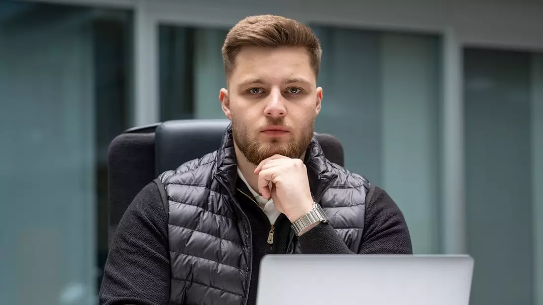 Energieunternehmen nun endgültig vor dem Abgrund? Birger Weiß von der WhiteAcademy verrät, wie die Branche ihre Personalprobleme endlich in den Griff bekommt - Bild: presseportal.de