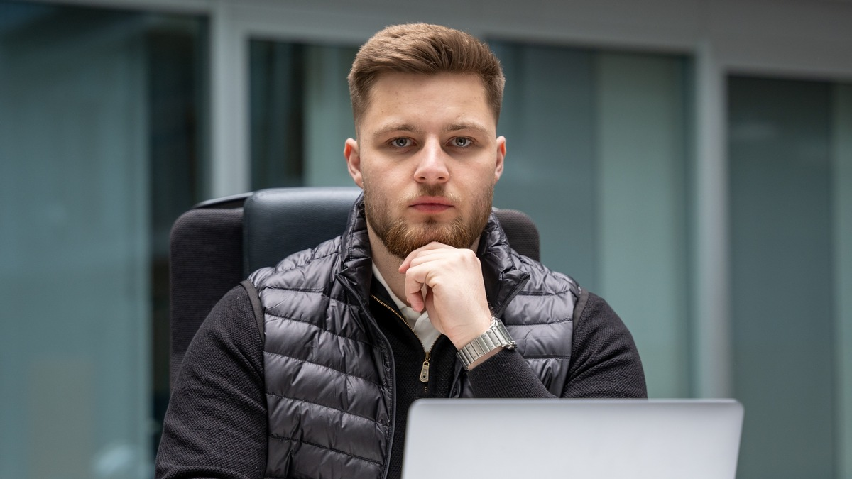 Energieunternehmen nun endgültig vor dem Abgrund? Birger Weiß von der WhiteAcademy verrät, wie die Branche ihre Personalprobleme endlich in den Griff bekommt - Foto: presseportal.de