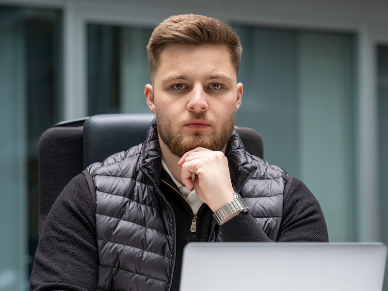 Energieunternehmen nun endgültig vor dem Abgrund? Birger Weiß von der WhiteAcademy verrät, wie die Branche ihre Personalprobleme endlich in den Griff bekommt - Foto: presseportal.de