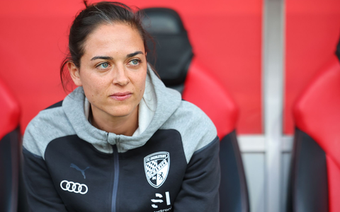 Die Trainerin Sabrina Wittmann gibt beim FC Ingolstadt als Cheftrainerin den Takt an. - Foto: Daniel Karmann/dpa