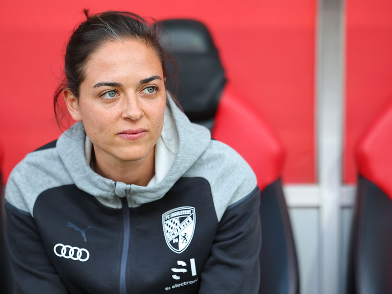Die Trainerin Sabrina Wittmann gibt beim FC Ingolstadt als Cheftrainerin den Takt an. - Foto: Daniel Karmann/dpa