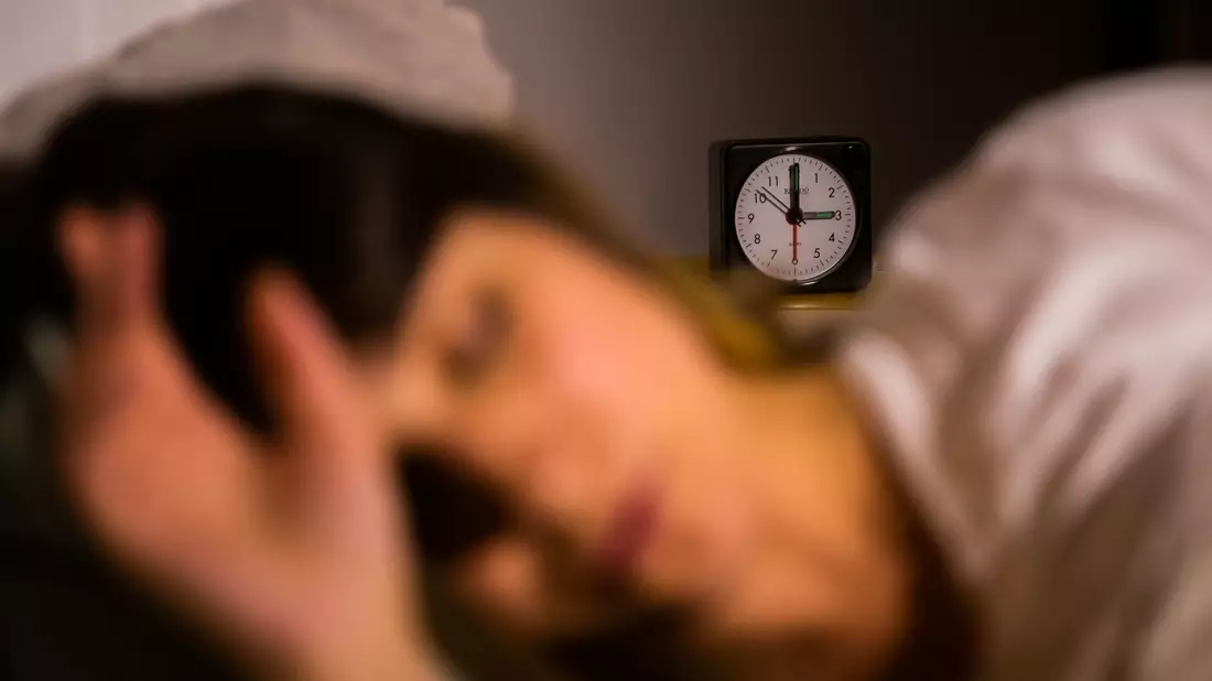 Laut den Daten schliefen die Bürger insgesamt aber etwas mehr als zehn Jahre zuvor: So lag die durchschnittliche Dauer bei Menschen ab 10 Jahren bei 8 Stunden und 37 Minuten. (Symbolbild) - Bild: Christoph Soeder/dpa