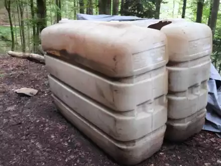 POL-FR: Müllheim/Neuenburg/Badenweiler: Mehrere Fälle illegaler Entsorgung von alten Öltanks und weiteren Gegenständen im Wald - Zeugen gesucht - Foto: presseportal.de
