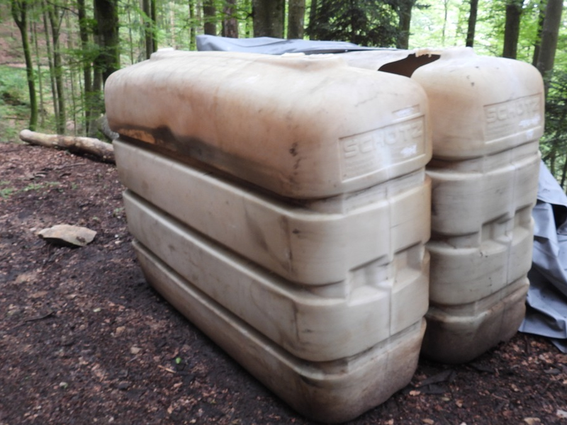POL-FR: Müllheim/Neuenburg/Badenweiler: Mehrere Fälle illegaler Entsorgung von alten Öltanks und weiteren Gegenständen im Wald - Zeugen gesucht - Foto: presseportal.de