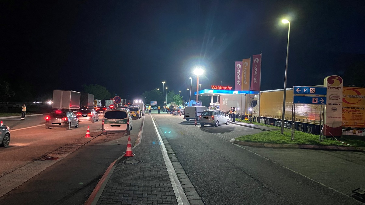 POL-PDKL: Gemeinsame Großkontrolle von Polizei und Zoll - Foto: presseportal.de