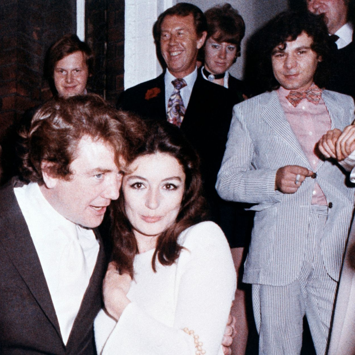 Anouk Aimée und Albert Finney nach ihrer standesamtlichen Hochzeit im August 1970 in London. - Foto: Eddie Worth/AP/dpa