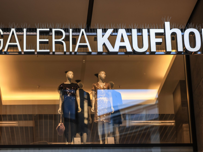 Deutschlands letzter großer Kaufhauskonzern «Galeria Kaufhof» ist seit langem in der Krise. - Foto: Oliver Berg/dpa