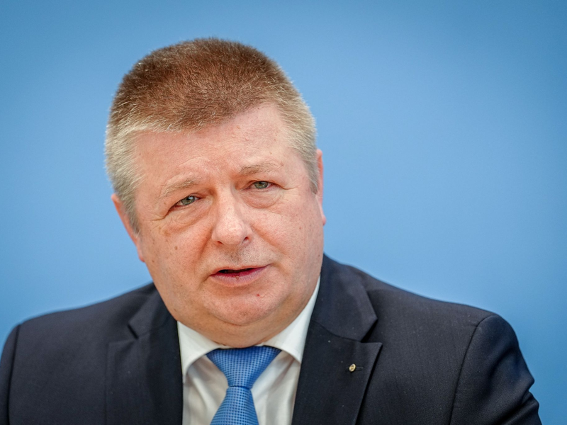 Thomas Haldenwang ist Präsident des Bundesamtes für Verfassungsschutz. Das Bundesamt dementierte, eine Liste mit unliebsamen Wissenschaftlern erhalten zu haben. - Foto: Kay Nietfeld/dpa