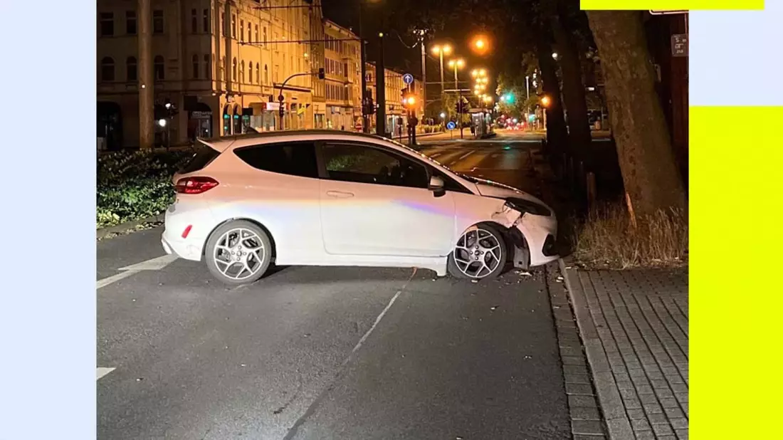 POL-DU: Alt-Hamborn: Alkoholisierter Autofahrer kollidiert mit einem Baum - Bild: presseportal.de