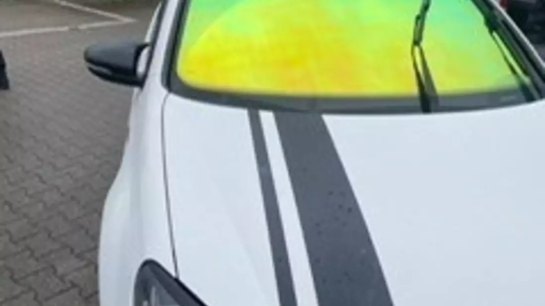 POL-KLE: Weeze - Schwerpunkteinsatz anlässlich des Tuningfestivals Volkstyle-Base / Polizei untersagt 12 Fahrzeugen die Weiterfahrt - Bild: presseportal.de