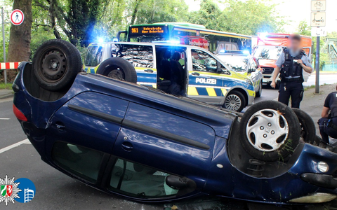POL-OB: Junger Fahrer verliert Kontrolle über Kleinwagen und landet auf dem Dach - Foto: presseportal.de