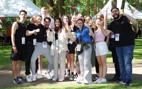 Rookie Festival by XXXLutz: Die Möbelhäuser mit dem Roten Stuhl begeistern rund 700 Azubis am Baggersee - Foto: presseportal.de