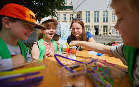 MINTmachtage: 100 Kinder forschen und feiern mit Bildungsministerin Stark-Watzinger zur Freiheit - Foto: presseportal.de MINTmachtage: 100 Kinder forschen und feiern mit Bildungsministerin Stark-Watzinger zur Freiheit - Foto: presseportal.de