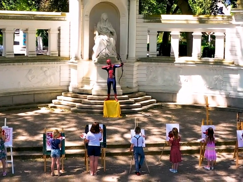 POL-PPKO: Medieneinladung: Superhelden treffen die wahren Helden der Polizei - Foto: Fa. Camaze, Mike Eiers, presseportal.de