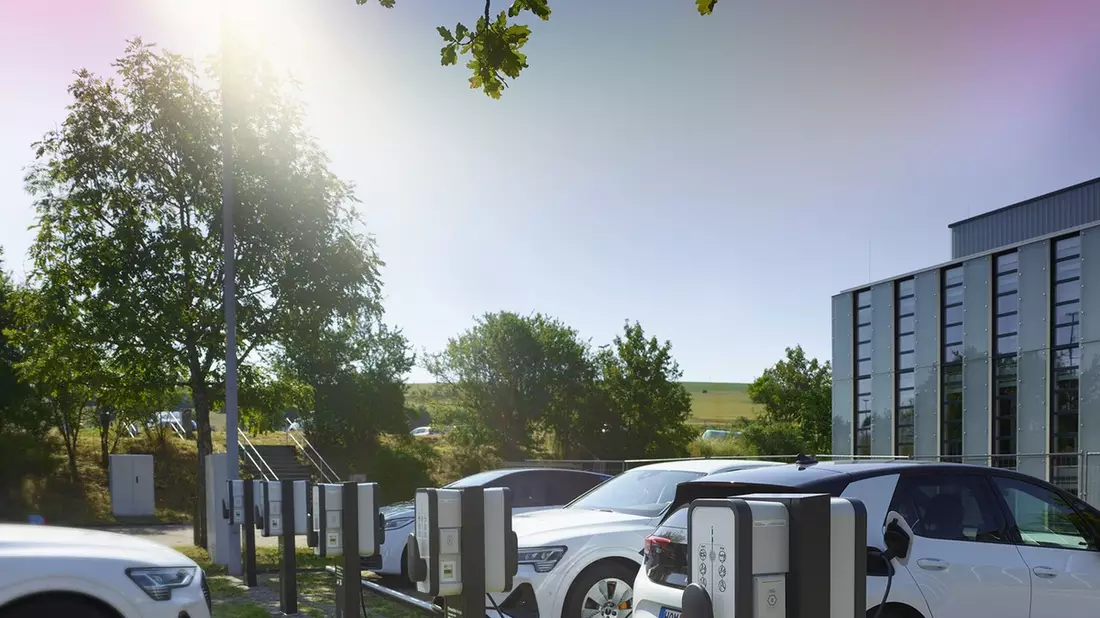 Hager Komplettlösungen für Energiemanagement und Ladeinfrastruktur in Wohn- und Zweckbau - Bild: presseportal.de