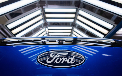 Ford setzt nun auf einen Elektro-Lieferwagen und einen mittelgroßen Pickup, der für 2027 geplant ist. - Foto: Rolf Vennenbernd/dpa