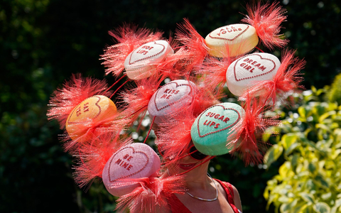 Wenn ein Hut zur Blume wird... - Foto: Alberto Pezzali/AP