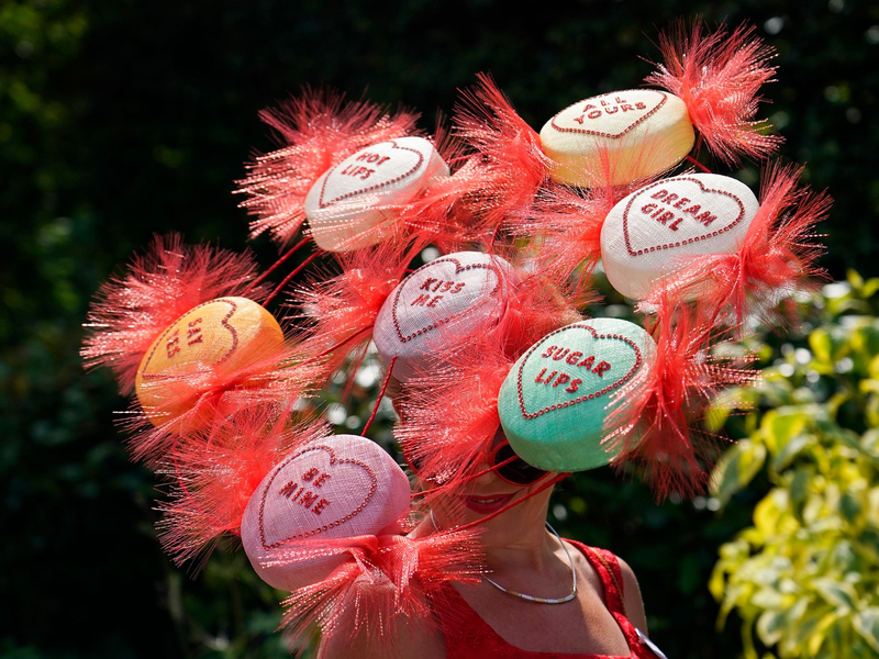 Wenn ein Hut zur Blume wird... - Foto: Alberto Pezzali/AP