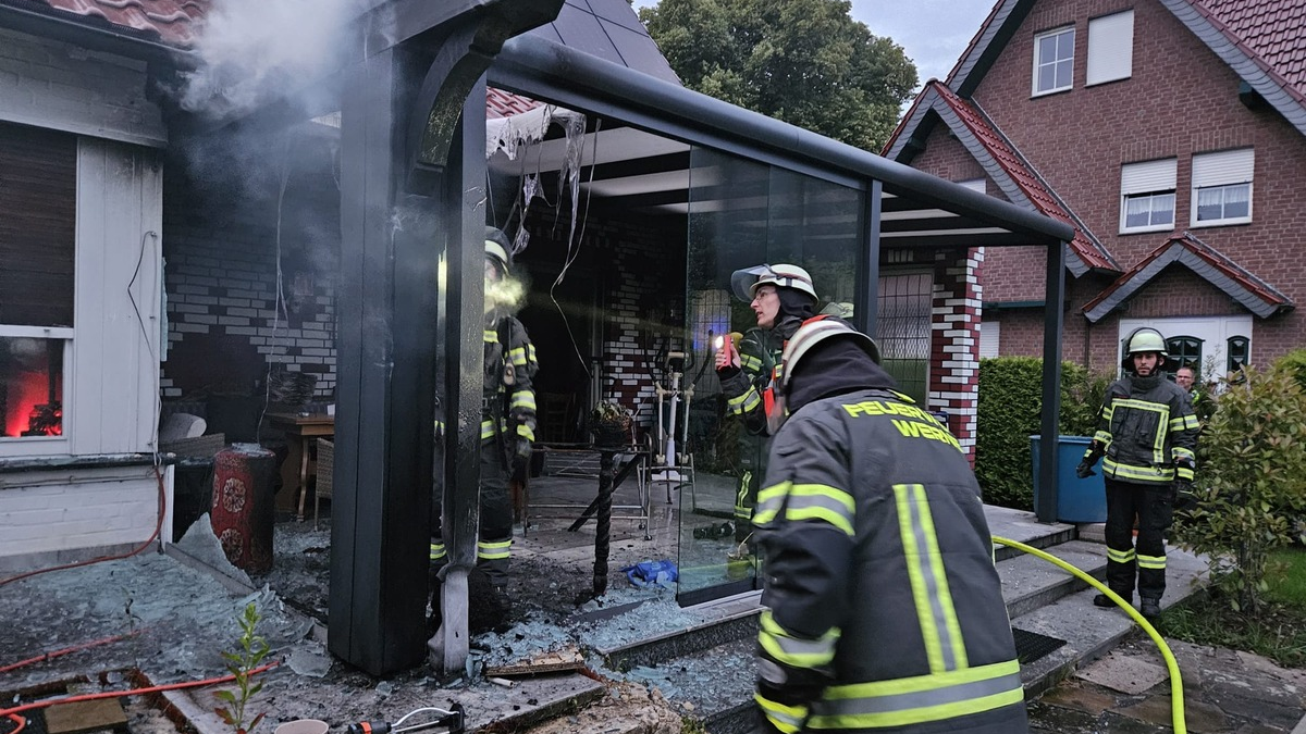 FW-WRN: FEUER_3 - Rauchentwicklung aus Fenster - Foto: presseportal.de