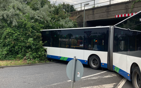 POL-DU: Friemersheim: Linienbus kollidiert mit Mauer - Foto: presseportal.de