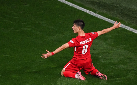 Traf sehenswert zum zwischenzeitlichen 2:1 der Türkei gegen Georgien: Arda Güler. - Foto: Julian Stratenschulte/dpa