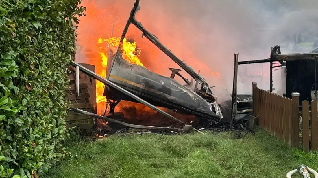 Feuerwehr Kalkar: Brand eines Wohnwagens - Bild: presseportal.de