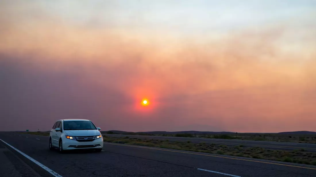 Derzeit wüten in den USA nach Angaben der Behörden 29 größere Waldbrände, 10 davon im Westküstenstaat Kalifornien. - Bild: Andres Leighton/AP/dpa