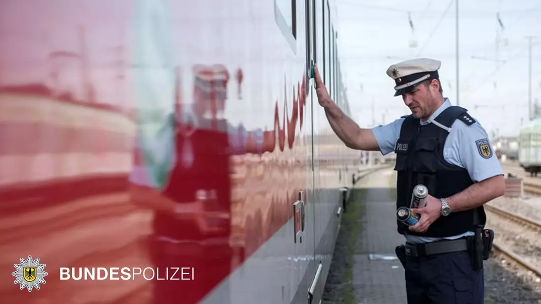 Bundespolizeidirektion München: Graffiti-Täter gefasst / Bei der Fahndung auch Helikopter im Einsatz - Bild: presseportal.de