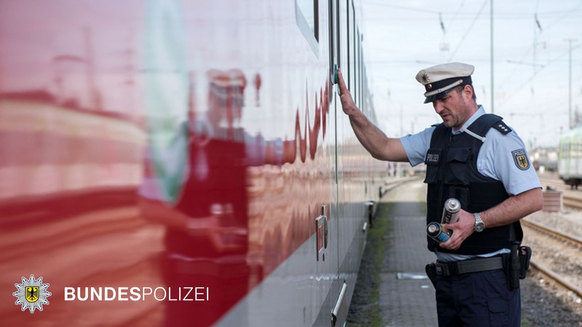 Bundespolizeidirektion München: Graffiti-Täter gefasst / Bei der Fahndung auch Helikopter im Einsatz - Foto: presseportal.de