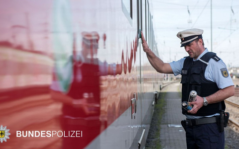 Bundespolizeidirektion München: Graffiti-Täter gefasst / Bei der Fahndung auch Helikopter im Einsatz - Foto: presseportal.de