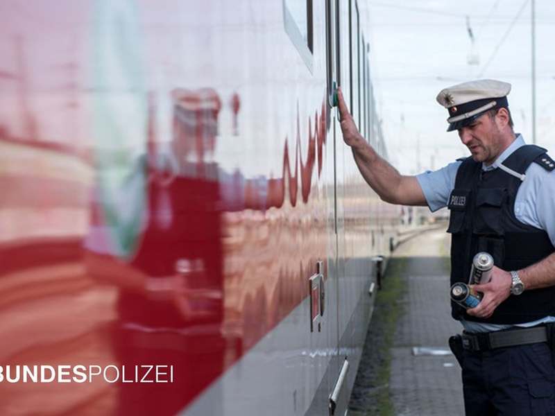 Bundespolizeidirektion München: Graffiti-Täter gefasst / Bei der Fahndung auch Helikopter im Einsatz - Foto: presseportal.de