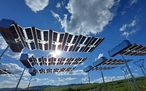 Innovative mobile Agrivoltaik Anlage VitiCULT PV mobil an der Hochschule Geisenheim in Betrieb genommen - Foto: presseportal.de