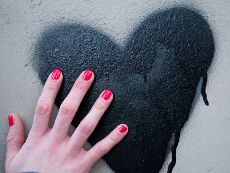 «Loverboys nutzen die Sehnsucht von Mädchen und Frauen nach Zuneigung, Verständnis und Partnerschaft auf perfide Weise aus», sagt Nordrhein-Westfalens Ministerin für Kinder und Jugend, Josefine Paul. - Foto: Inga Kjer/dpa