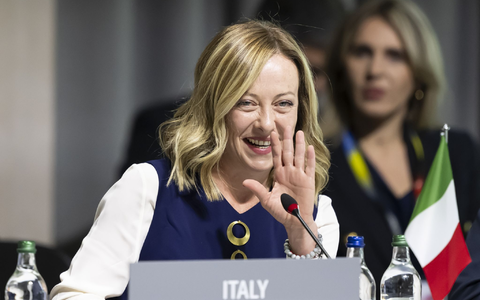 Durch die Reform würde den italienischen Institutionen Stabilität verliehen, erklärt Giorgia Meloni. - Foto: Alessandro Della Valle/KEYSTONE/EDA/POOL/dpa