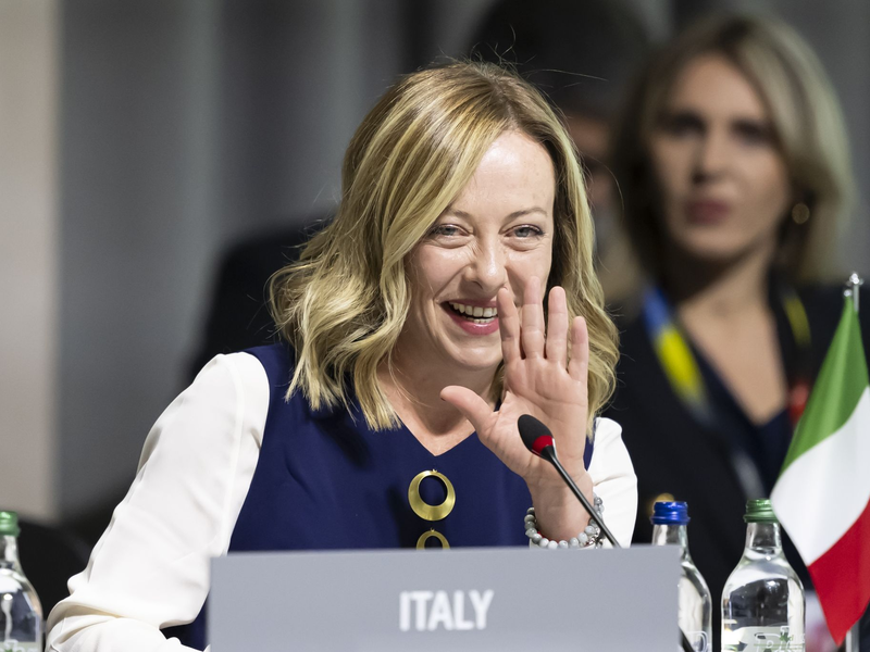 Durch die Reform würde den italienischen Institutionen Stabilität verliehen, erklärt Giorgia Meloni. - Foto: Alessandro Della Valle/KEYSTONE/EDA/POOL/dpa