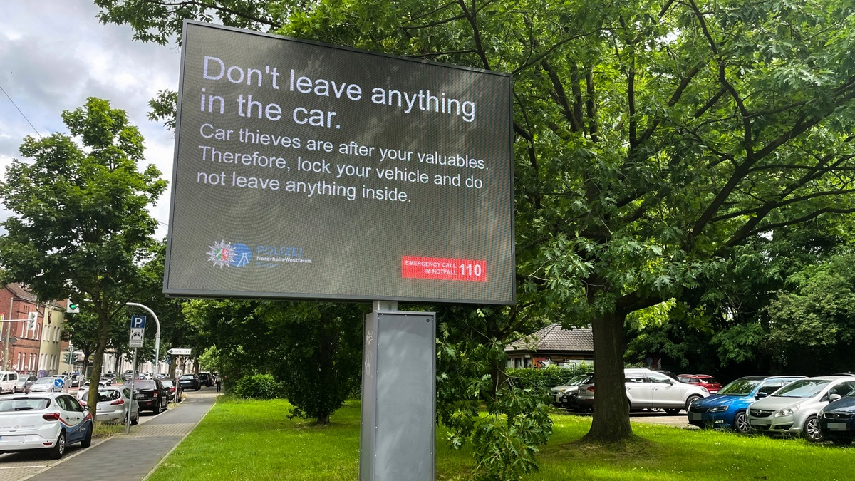 POL-BO: Präventionshinweise zur EURO 2024: Polizei warnt jetzt auch auf Englisch auf digitalen Anzeigetafeln - Foto: presseportal.de