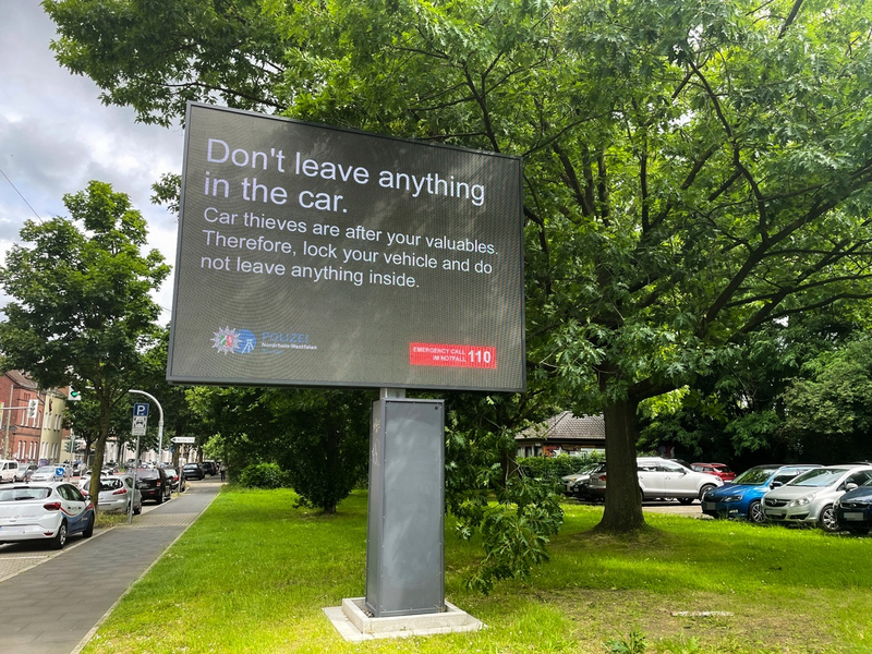 POL-BO: Präventionshinweise zur EURO 2024: Polizei warnt jetzt auch auf Englisch auf digitalen Anzeigetafeln - Foto: presseportal.de