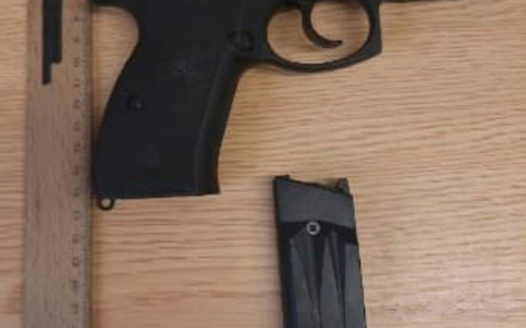 BPOLD-B: Bundespolizei stellt Anscheinswaffe bei Grenzkontrolle auf der Autobahn 15 sicher - Foto: presseportal.de