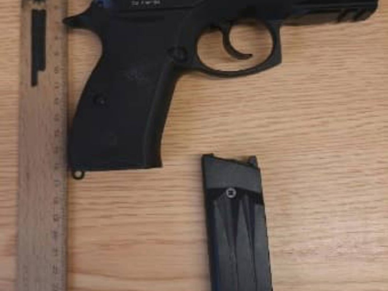 BPOLD-B: Bundespolizei stellt Anscheinswaffe bei Grenzkontrolle auf der Autobahn 15 sicher - Foto: presseportal.de