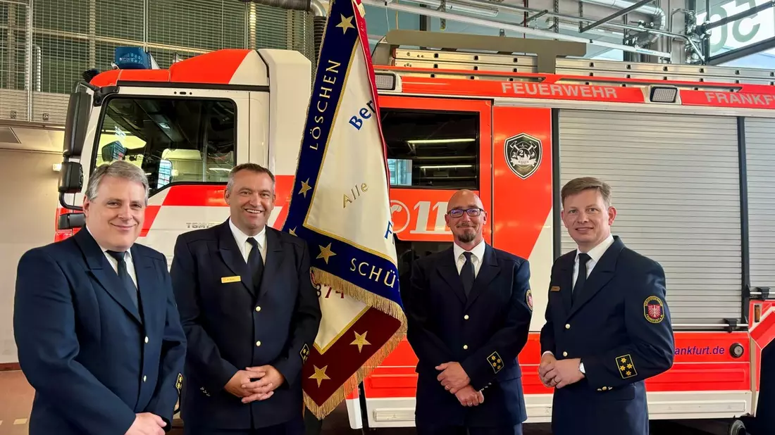 FW-F: 150 Jahre Berufsfeuerwehr Frankfurt am Main - Feierstunde zum Jahrestag und Fahnenübergabe - Bild: presseportal.de