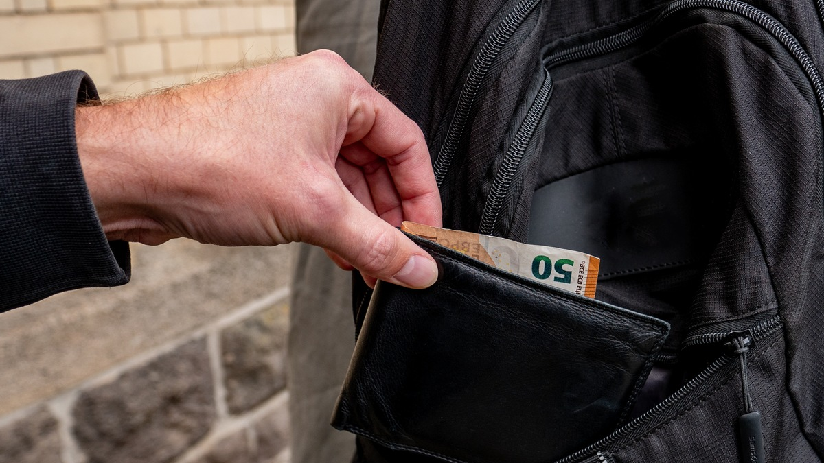 POL-MR: Dautphetal- Taschendiebstahl - Polizei gibt Tipps zum Schutz vor Taschendiebstahl - Foto: presseportal.de