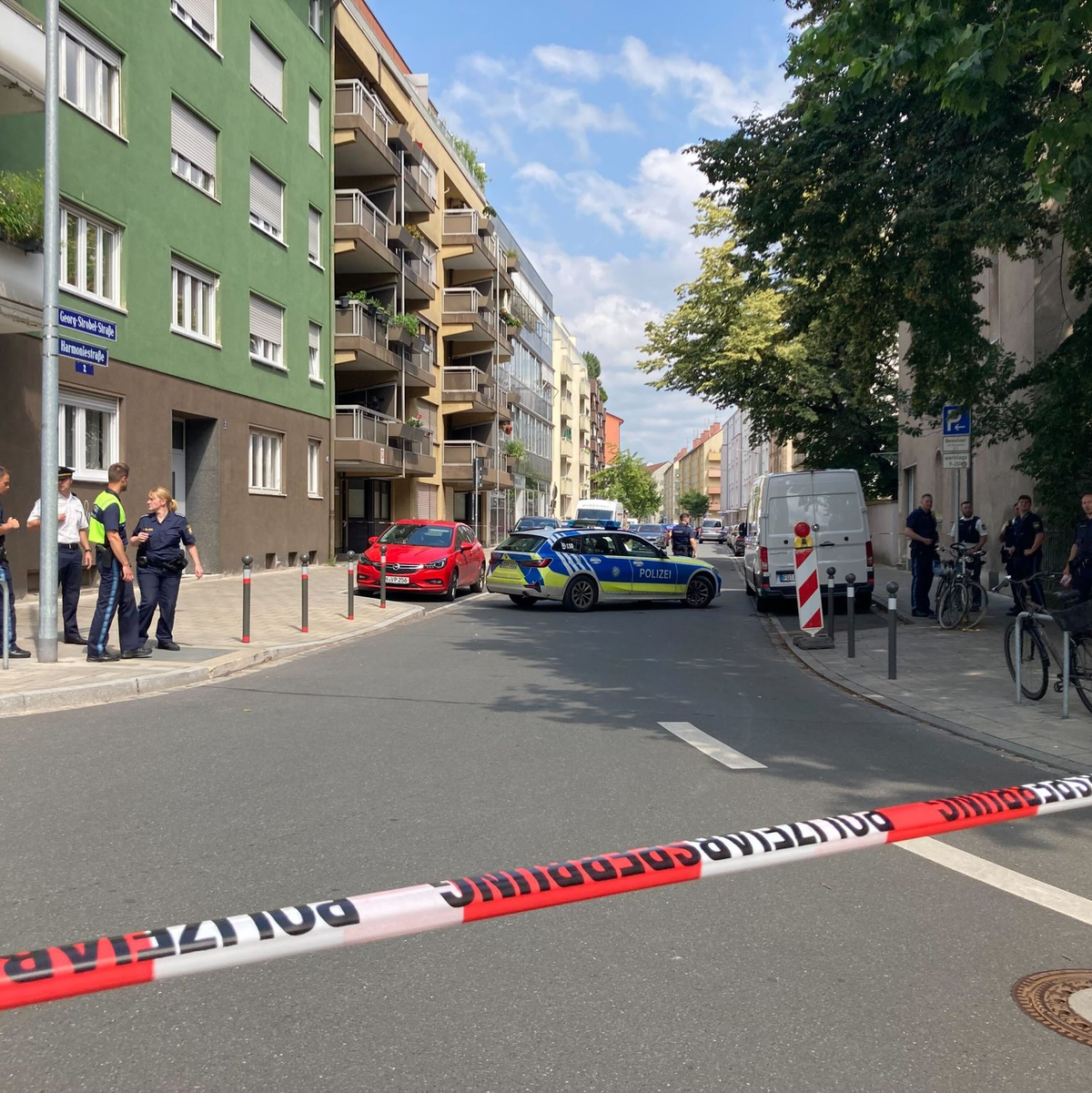 Mehrere Häuser sind evakuiert worden. - Foto: Irena Güttel/dpa