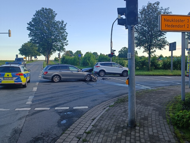 POL-STD: Apensen: Unfall mit zwei Leichtverletzten - Foto: presseportal.de