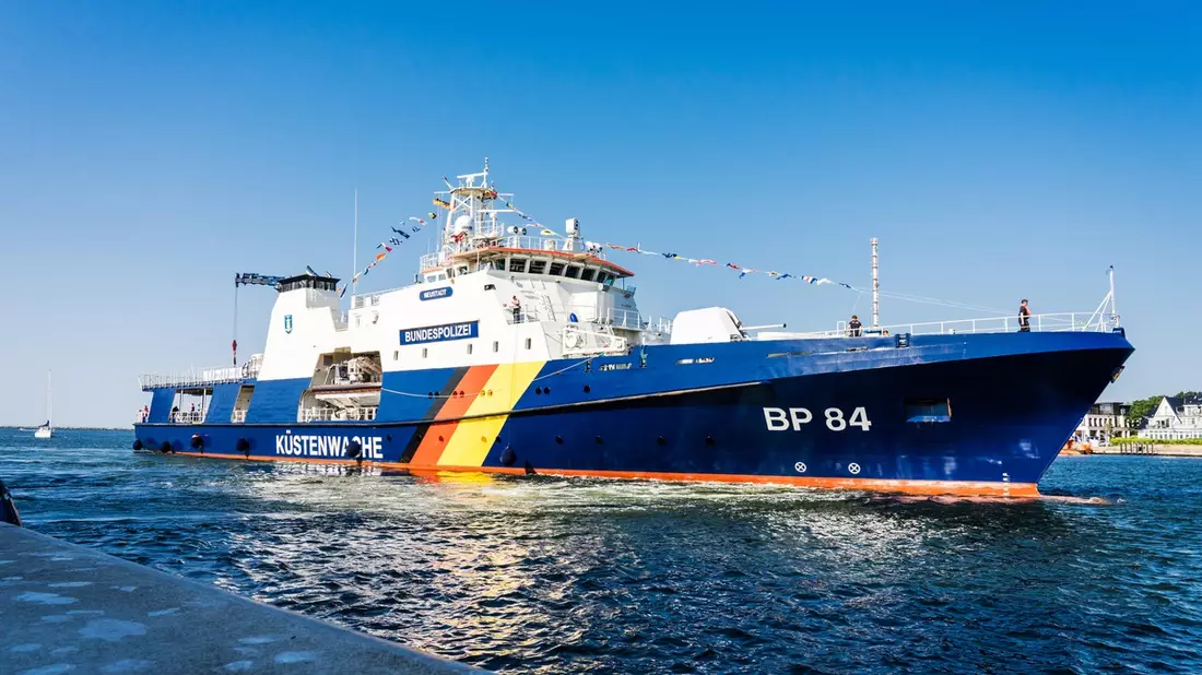 BPOLI-See: Kieler Woche 2024 - Die Bundespolizei See öffnet die Gangway - Bild: presseportal.de