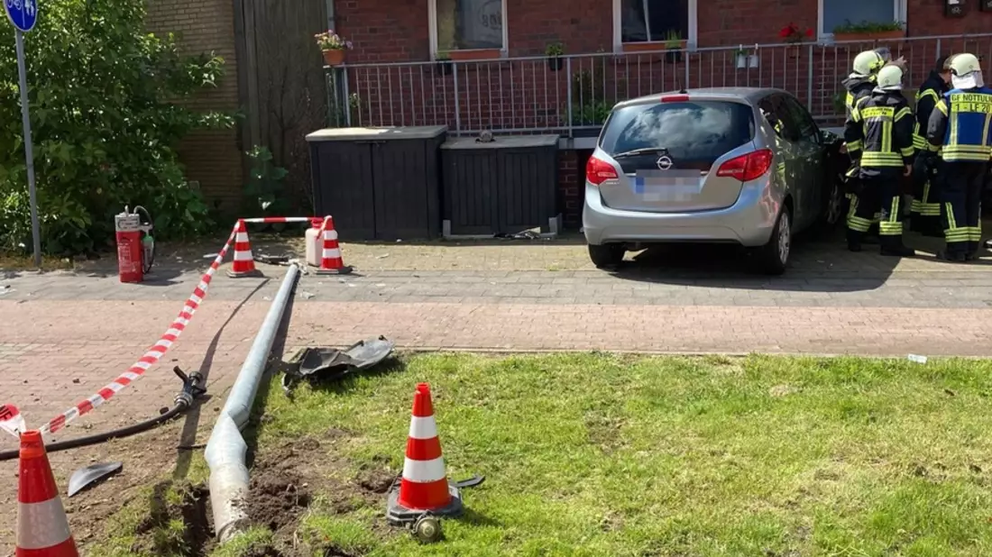 POL-COE: Nottuln, Appelhülsener Straße/ Auto prallt gegen Balkon - Bild: presseportal.de